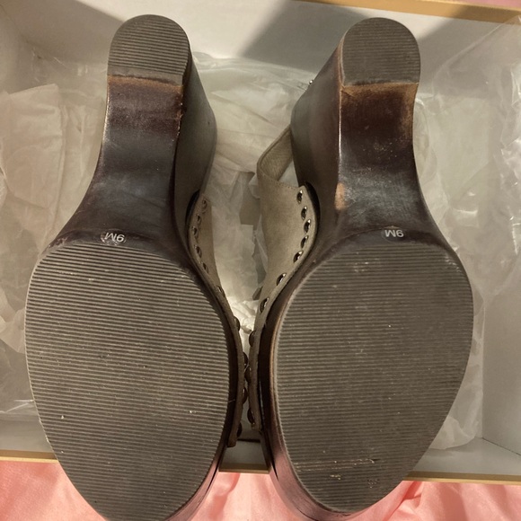 Michael Kors Women's Beige Sandals - Picture 8 of 8